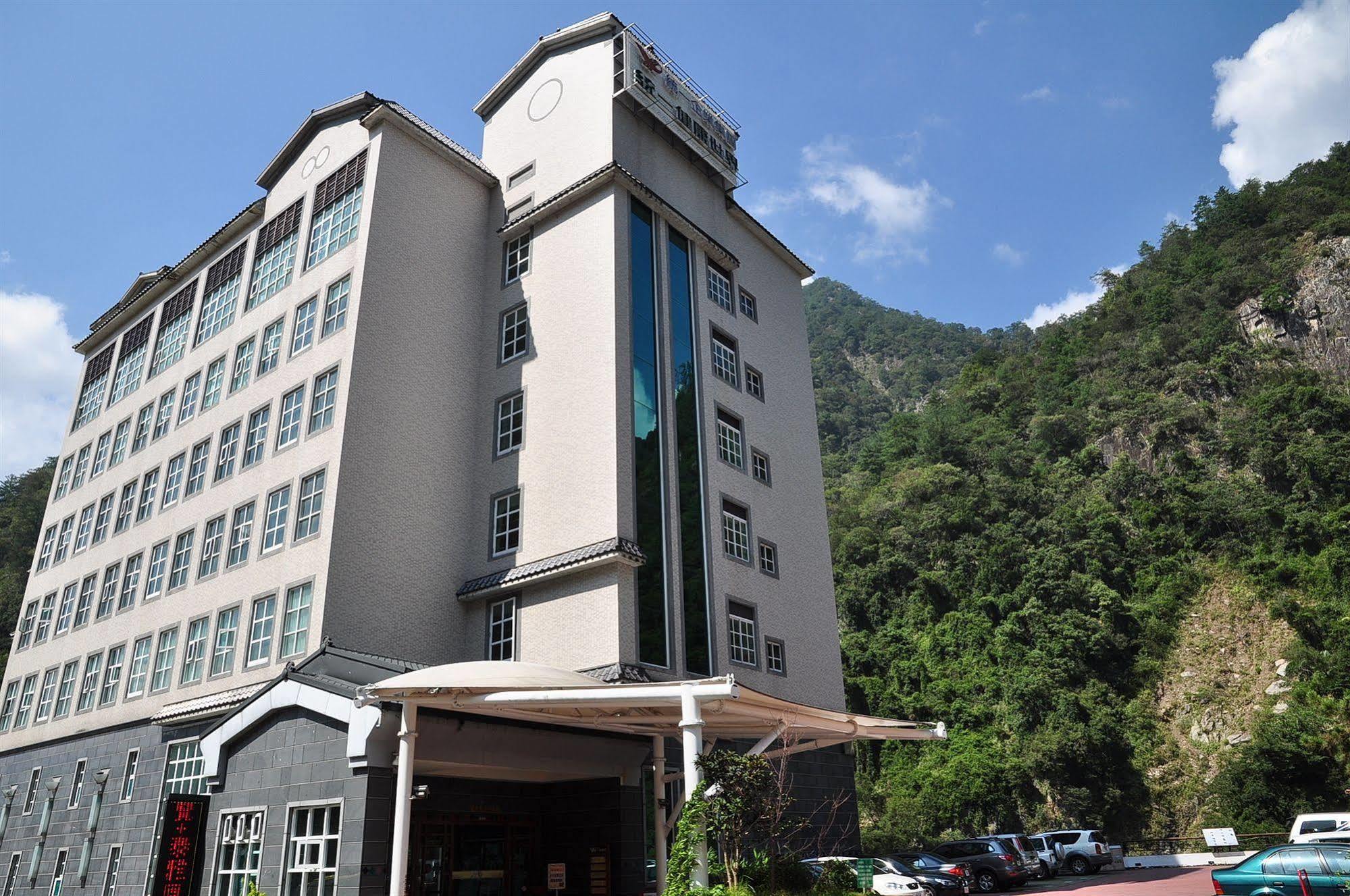 Uni-Resort Ku-Kuan Heping  Exterior photo